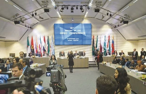 Face à la chute des cours du pétrole sur le marché international, L’Algérie plaide toujours pour une baisse de la production