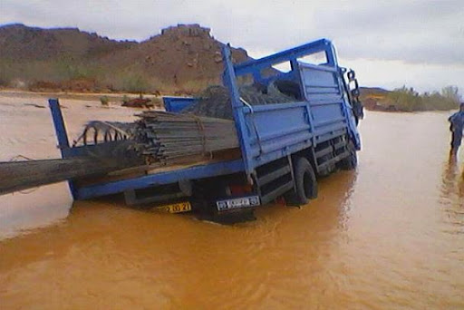 Intempéries : un corps repêché, des blessés…, Des voyageurs livrés à eux-mêmes