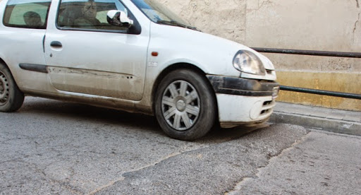 Interdits par decret presidentiel, mais a Mostaganem c’est tolere : cachez-moi ces dos-d’âne que je ne saurais voir !