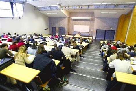 Khaoula Taleb Ibrahimi, Fatma Oussedik et LouiSa Dris-Aït-Hamadouche, hier, au Forum de “Liberté”  Université : trois regards, un constat