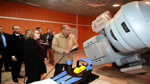 L’ambassadeur des Etats Unis intéressée par le centre anti-cancer et l’Ecole nationale des sports olympiques de Sétif