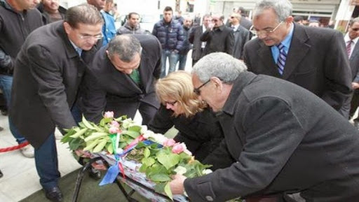 L’ambassadeur des Etats Unis se recueille devant la stèle de Saâl Bouzid, premier martyr du 8-Mai 1945