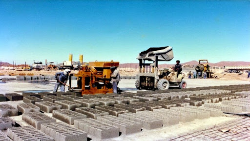 Large intérêt pour les matériaux de construction locaux à Timimoun