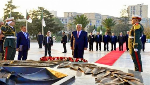 Le président palestinien se recueille à la mémoire des martyrs de la guerre de libération