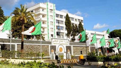 Lutte contre la contrebande: 31 contrebandiers arrêtés et trois véhicules saisis à In Guezzam (MDN)