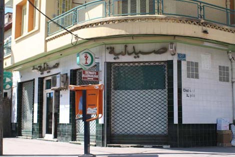 Pharmacies, Les gardes et les contrôles de la DCP