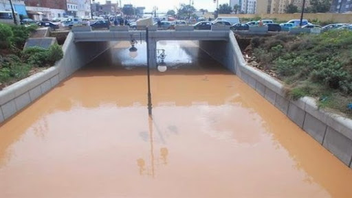 Quartiers inondés et routes fermées à la circulation à Skikda suite aux intempéries