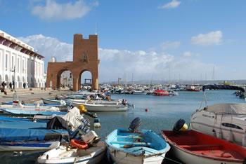 Tourisme et services bancaires, La recherche de partenariat s&rsquo;intensifie