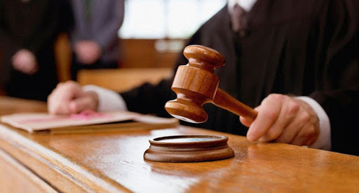 Un lyceen poignarde a Oran : deux élèves condamnés à la prison ferme