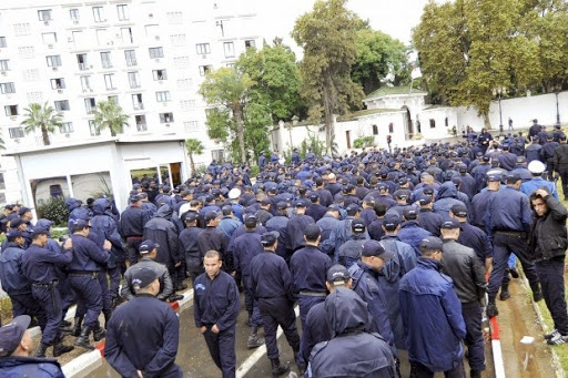 Une première dans un corps constitué en Algérie : Les policiers ont investi la rue en 2014 !