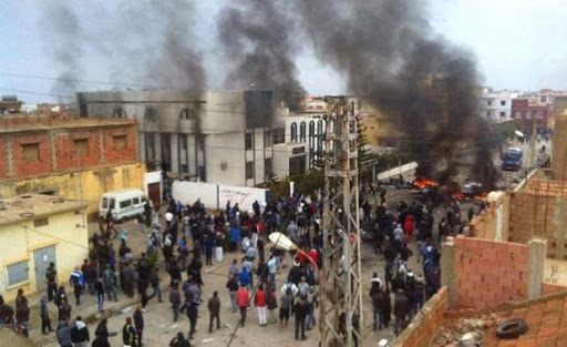 50 policiers blessés et un citoyen a perdu l&rsquo;usage de son œil dans les émeutes à Sidi Lakhdar