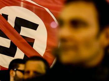 Achtung, Pegida et le néonazisme avancent, Les horreurs et les erreurs