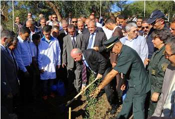 Benyounès en visite à la cinquième édition de la journée nationale des produits du terroir, « Terre mère » slogan de cette journée