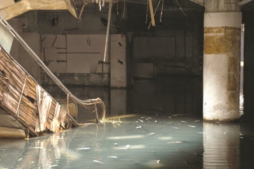 Cité des 400-logements à El-Eulma (Sétif), Le centre commercial à l&rsquo;abandon