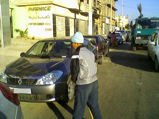 Devant le laxisme des autorités locales, Les «parkingueurs» clandestins imposent leur loi