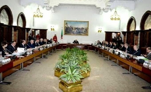 Entre le réflexe populiste et le réalisme économique, Finances : les ministres soufflent le chaud et le froid