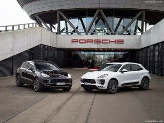 Le miroir magique de Porsche transforme votre voiture en Macan