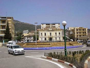 Les chauffeurs de bus bloquent les routes, La ville de Tizi Ouzou isolée de nouveau