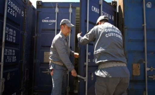 Les douaniers fouilleront tous les conteneurs, Sale temps pour les importateurs