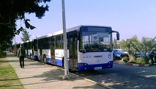 Les transporteurs universitaires de Tizi Ouzou bloquent la RN 12