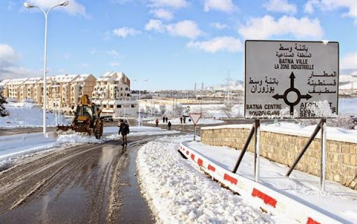 L&rsquo;Est de l&rsquo;Algérie sous la neige : routes fermées, villages isolés, la protection civile et la gendarmerie sur la brèche