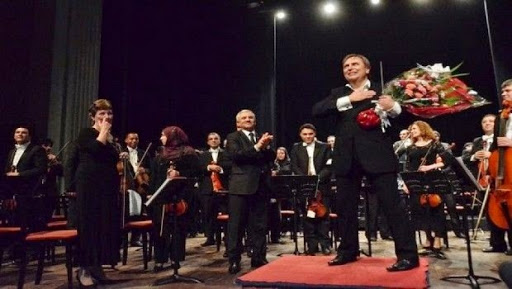 L&rsquo;OSN dirigé par Volodymyr Sheïko met à l&rsquo;honneur des œuvres universelles à trois temps