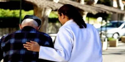 Plus de 100 auxiliaires de vie placés auprès de personnes âgées en situation de précarité à Oran