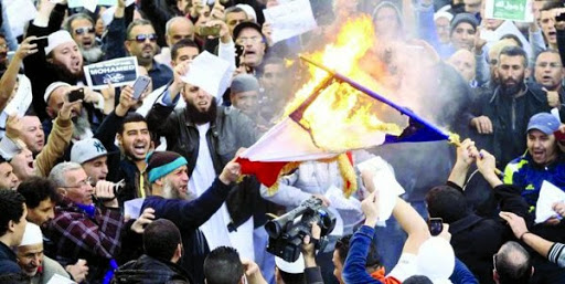 Report du procès des personnes accusées de vandalisme