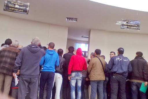 Tickets indisponibles, foule devant les guichets et diktat des gardiens de parkings, Daïra d’Oran… le désordre, règne en maître des lieux