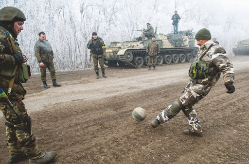 Alors que plusieurs attaques des séparatistes ont été enregistrées, Kiev affirme respecter le cessez-le-feu