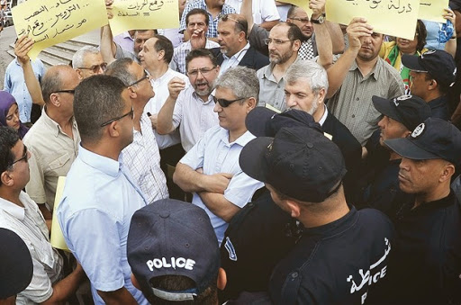 Célébration de la journée du 24 février, Pouvoir-opposition : l’épreuve de force