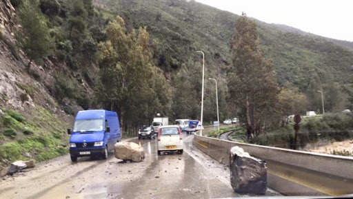 Des éboulements provoquent des perturbations de la circulation automobile à Médéa