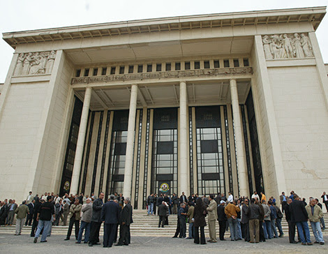 Du folklore contre l’opposition