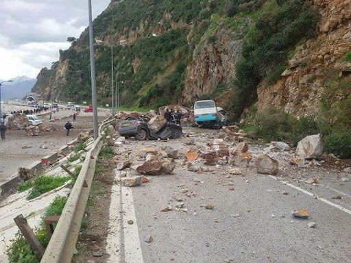 Eboulement spectaculaire de terrain à AOKAS (Béjaïa),  6 morts et 16 blessés