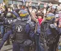 France : les casseurs étaient là, seize policiers blessés
