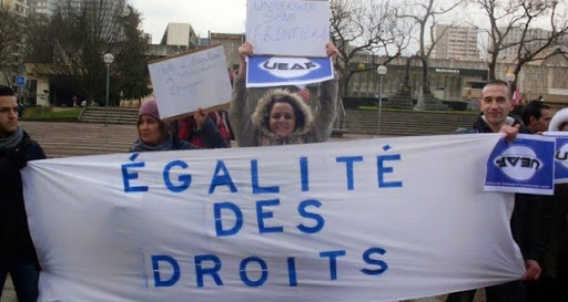 Interdits de travail, des étudiants algériens en France manifestent