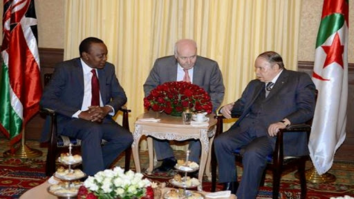 Le président Bouteflika s&rsquo;entretient avec son homologue du Kenya