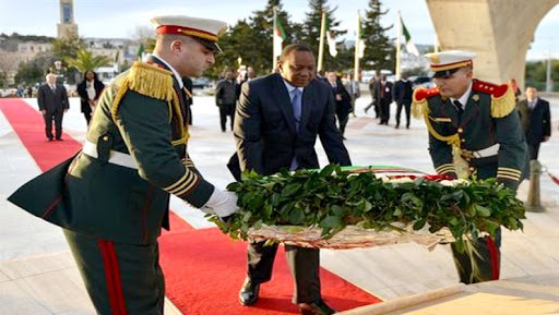 Le président Kenyan se recueille à la mémoire des martyrs de la guerre de libération