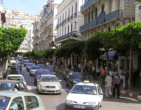 Les piétons et les automobilistes font dans l’anarchie, La chaussée, un espace de non-droit ?