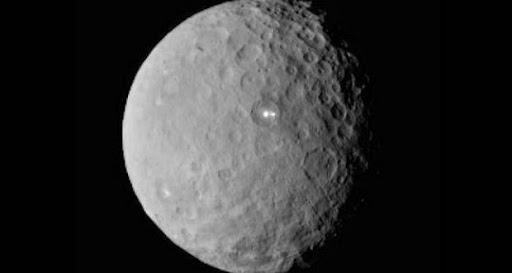 Nasa : deux étranges points lumineux sur la planète Cérès