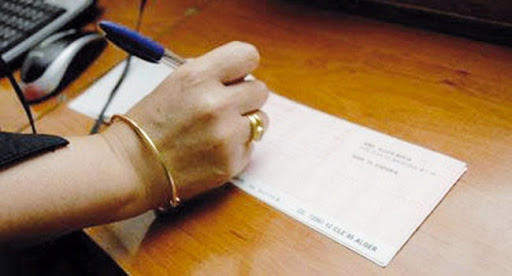 ORAN : Un couple tente de détourner 625 millions en utilisant un faux chèque