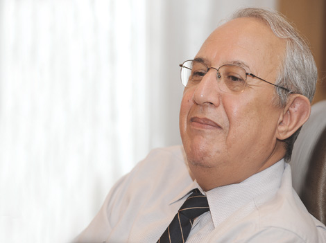 Retrait de la loi criminalisant le colonialisme, Ziari avoue l’injonction de Bouteflika