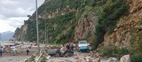 Un éboulement provoque la mort de 5 personnes et 14 blessés sur la RN9 à Aokas (Bejaia)
