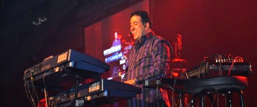 Cheb Yazid répond, en souriant, à la question qui fâche « Que fait-il entre deux 8 mars ? »