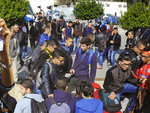 Education: Le Cnapest maintient la grève, la CSE la suspend, les parents se « débrouillent »