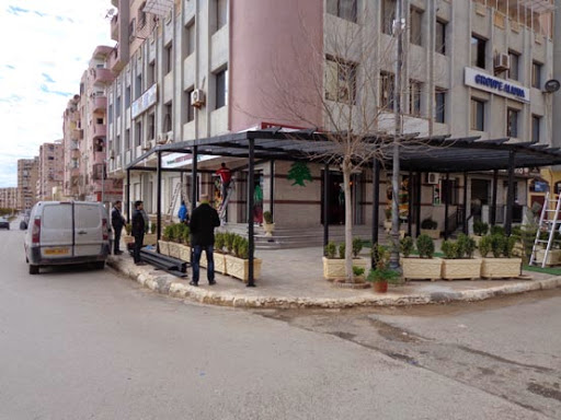 Encore une autorisation de construction d’une marquise sur le trottoir à Akid, Lotif Les instructions des pouvoirs publics ignorées