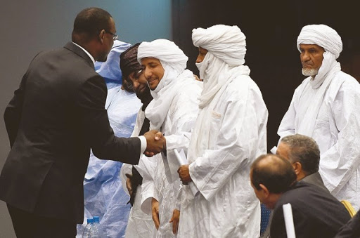 La coordination des mouvements Azawad a demandé un temps de consultation, Mali : un accord de paix signé à Alger