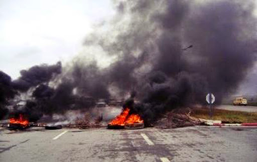 La voie ferrée, la RN 26 et l’APC de Béni Maouche fermées