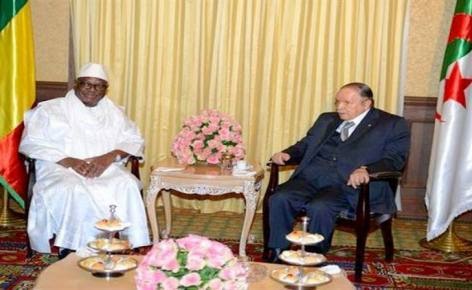 Le président Bouteflika reçoit son homologue malien