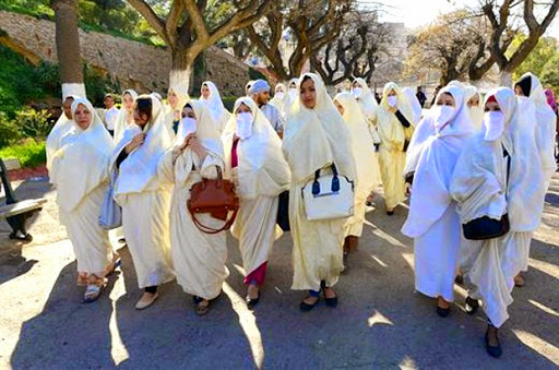 Oran, Le haïk revisité avec ses contradictions